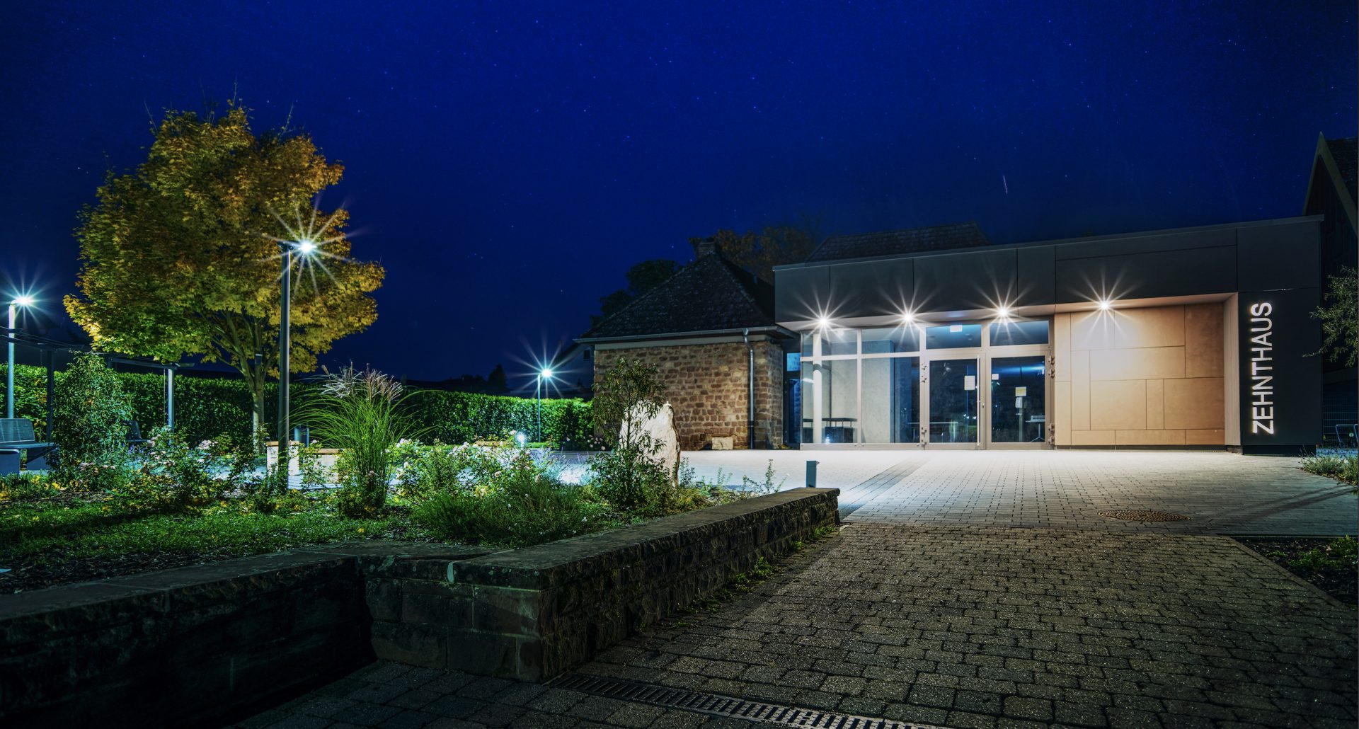 Zentrum beleuchtet bei Nacht